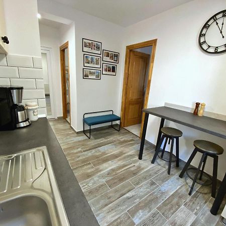 Highland Home - Cozy Apartments Near City Center オラデア エクステリア 写真