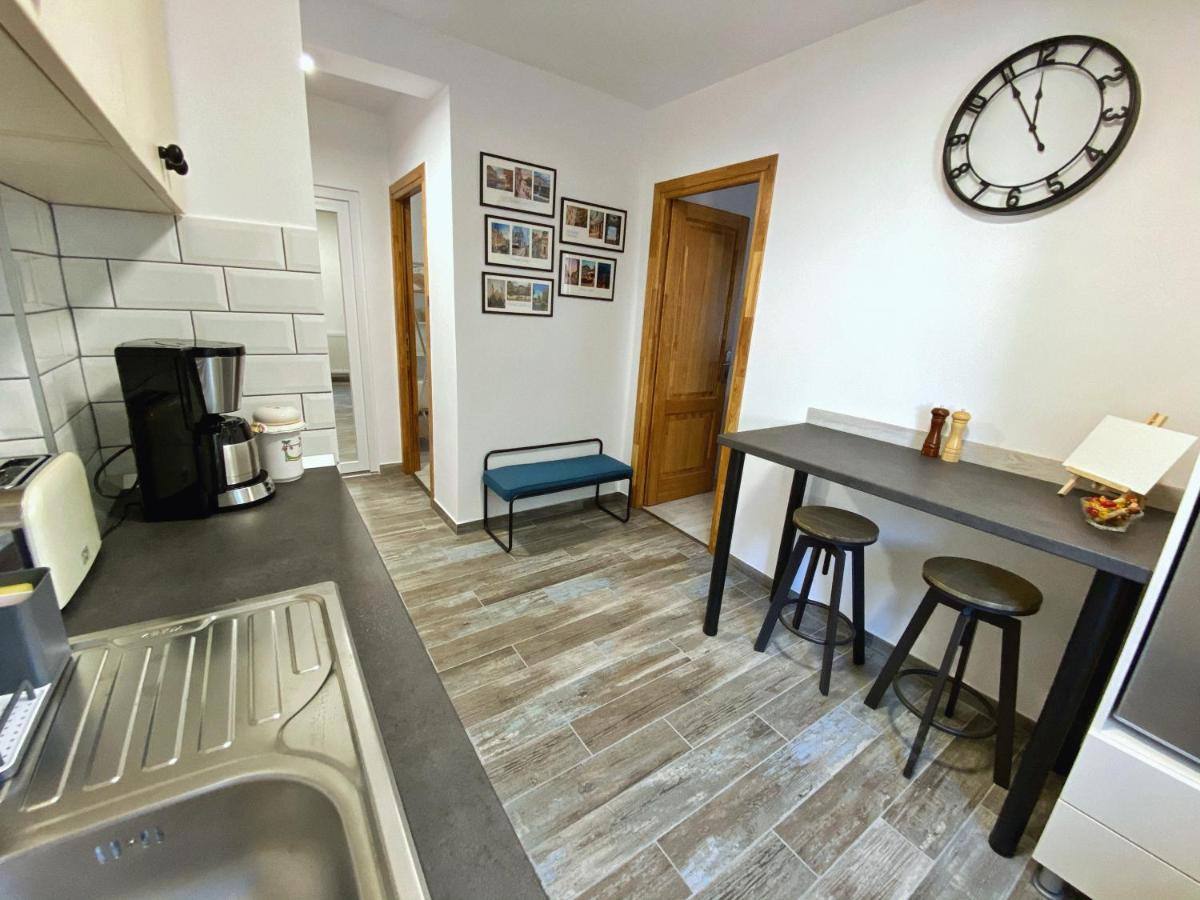 Highland Home - Cozy Apartments Near City Center オラデア エクステリア 写真