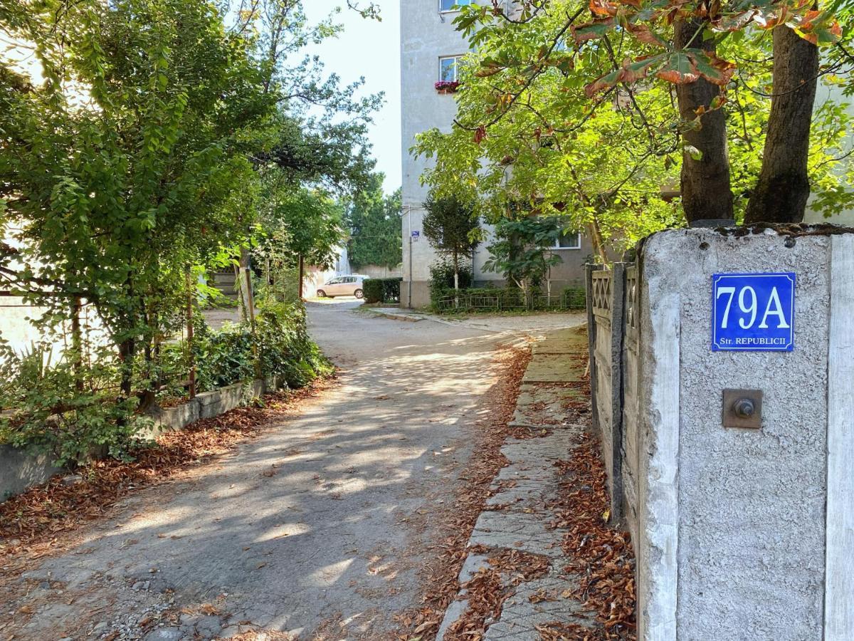 Highland Home - Cozy Apartments Near City Center オラデア エクステリア 写真