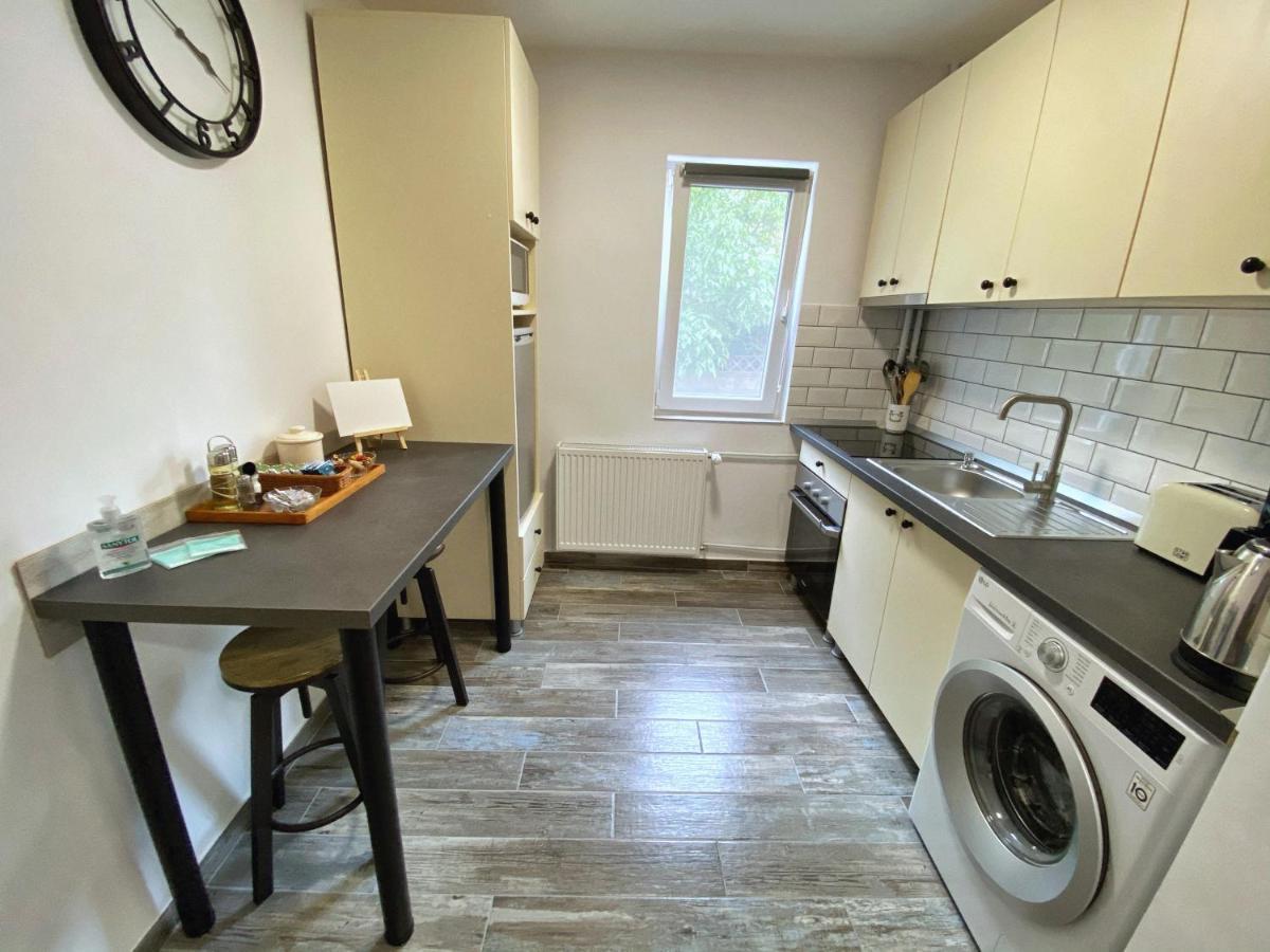 Highland Home - Cozy Apartments Near City Center オラデア エクステリア 写真